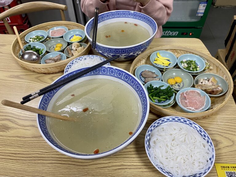 Authentic Yunnan Rice Noodles / Cross-Bridge Rice Noodles in Shenzhen